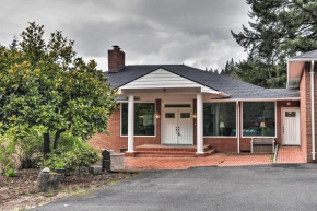 Charming Kelso Home with Proximity to Cowlitz River!